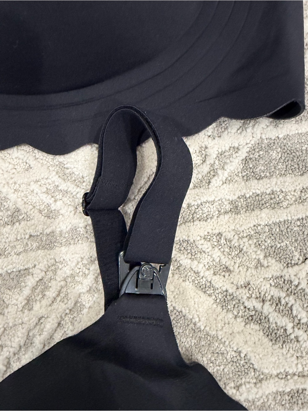 Momcozy Nursing Bra Seamless Black Nursing Bra - Supportive Fit - Picture 4 of 8